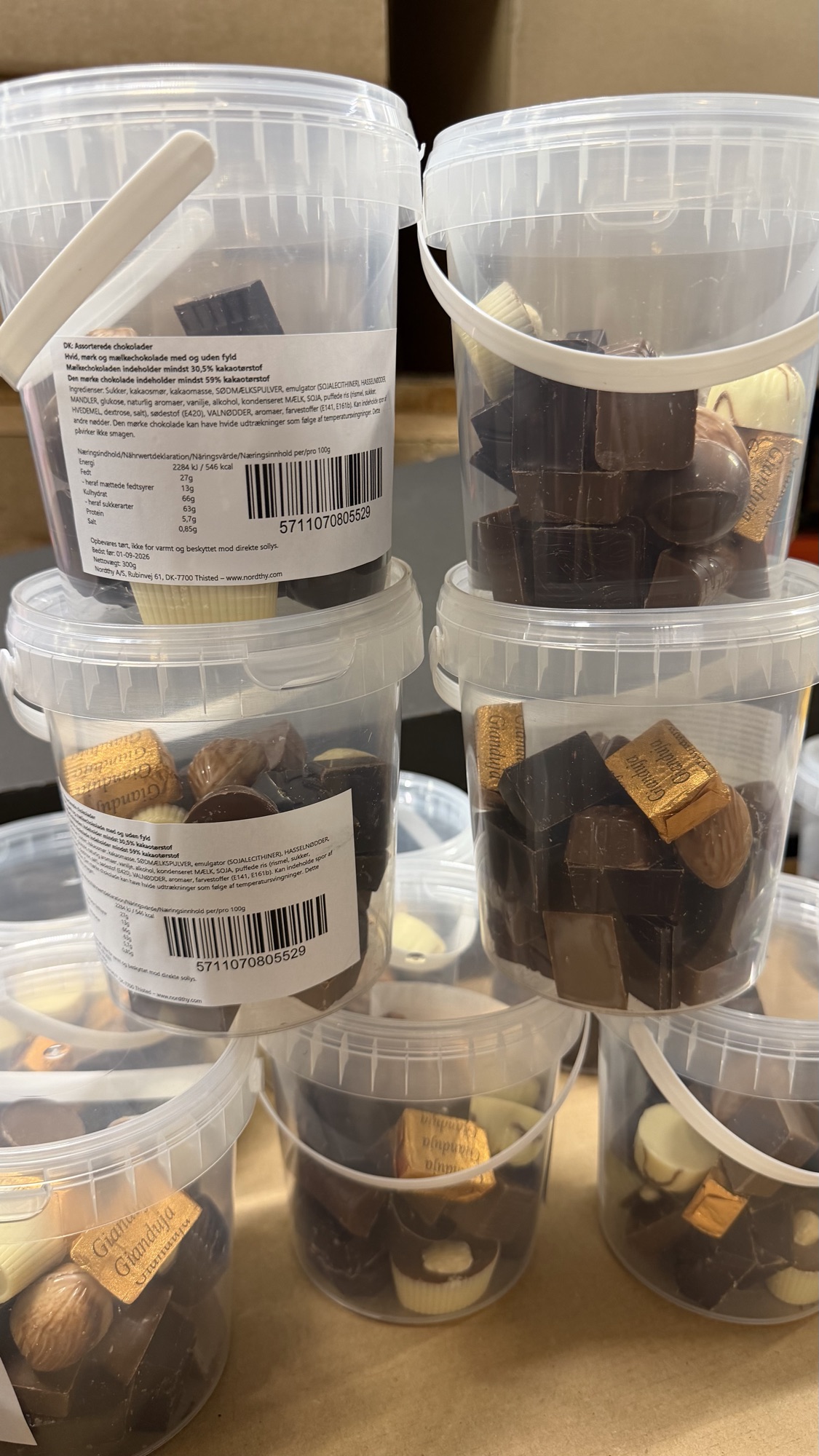 Lækre bøtter med blandede chokolader – hele 300 gram