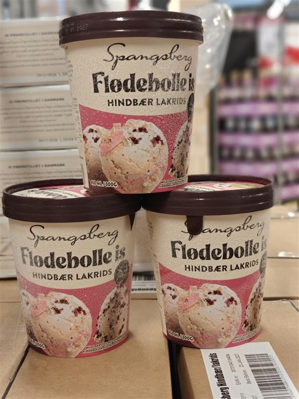 Flødebolleis m. Hindbær & lakrids