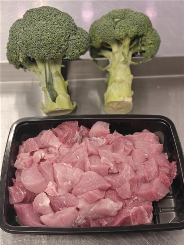 Skinkekød i tern ca. 1000 g.