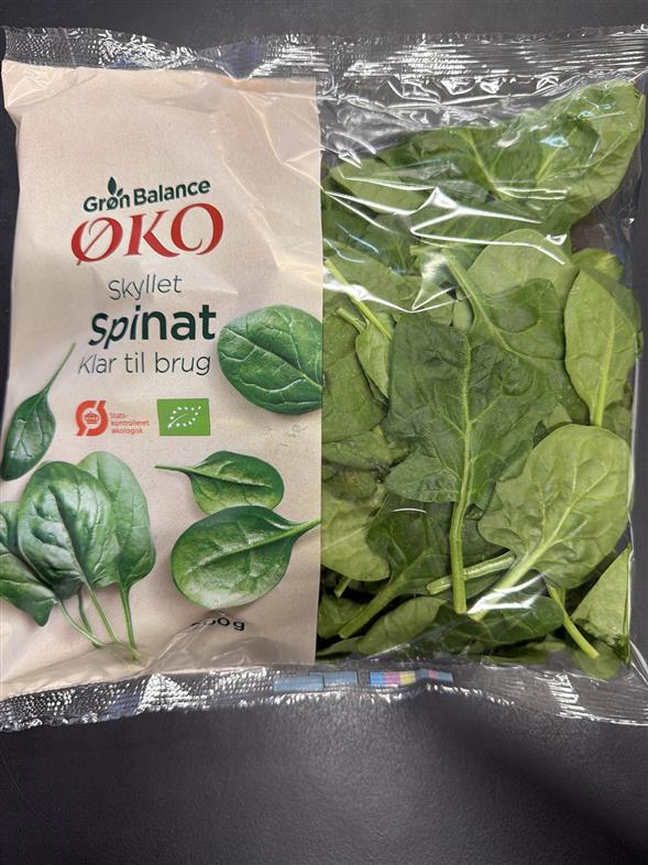 Frisk økologisk skyllet spinat